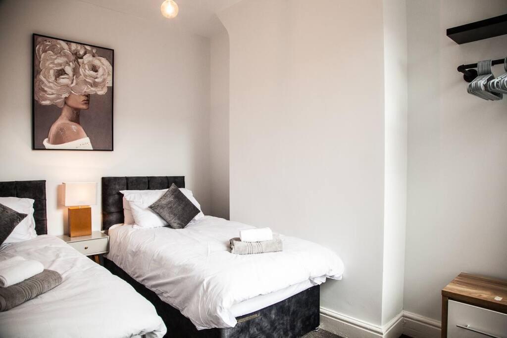 2 Bedroom House By Brookland Stays Serviced Accommodation Short Lets Liverpool With Free Wifi Luaran gambar