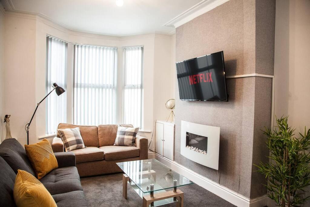 2 Bedroom House By Brookland Stays Serviced Accommodation Short Lets Liverpool With Free Wifi Luaran gambar