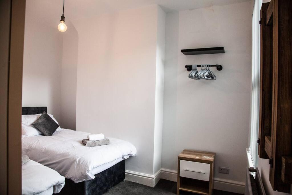 2 Bedroom House By Brookland Stays Serviced Accommodation Short Lets Liverpool With Free Wifi Luaran gambar