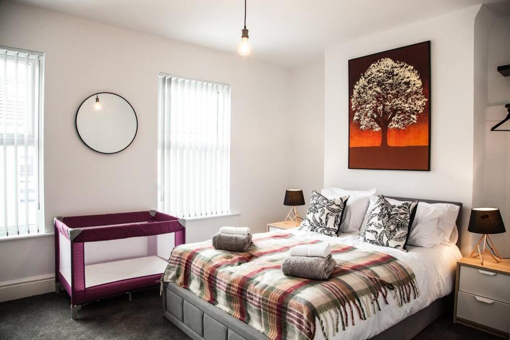 2 Bedroom House By Brookland Stays Serviced Accommodation Short Lets Liverpool With Free Wifi Luaran gambar